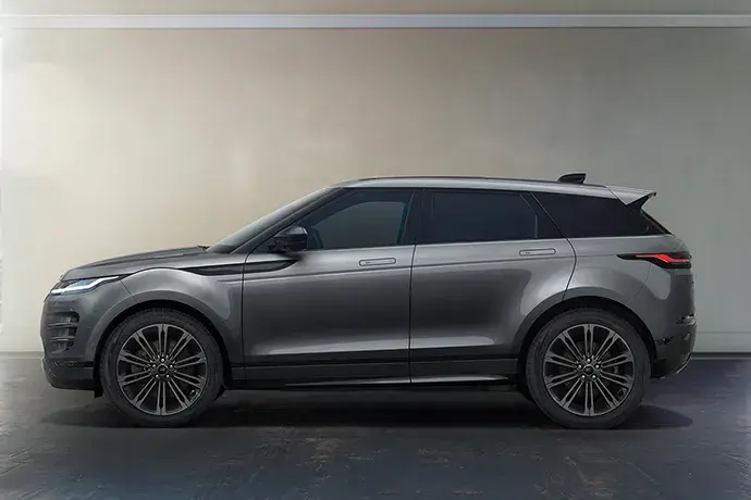 Range Rover Evoque Graphite Edition Modell vor einer Wand platziert
